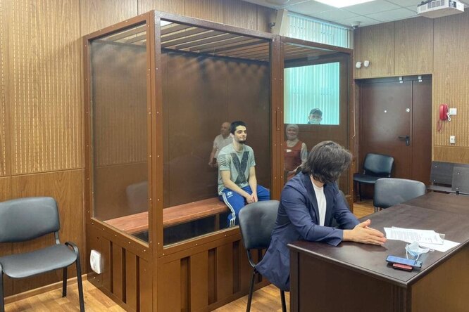Чеченца, подравшегося с полицейскими на митинге в Москве, приговорили к 5 годам колонии