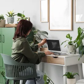 Исследование: зумеры стали больше времени проводить за компьютером и реже выходить из дома