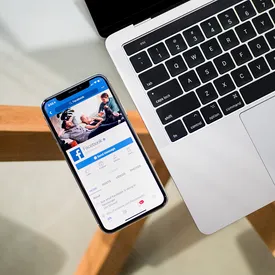 Facebook* больше не будет удалять посты об искусственном происхождении Covid-19 Facebook* больше не будет удалять посты об искусственном происхождении Covid-19