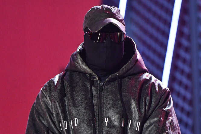 На церемонии вручения BET Awards 2022 в Microsoft Theater, Лос-Анджелес, 26 июня 2022 года На церемонии вручения BET Awards 2022 в Microsoft Theater, Лос-Анджелес, 26 июня 2022 года