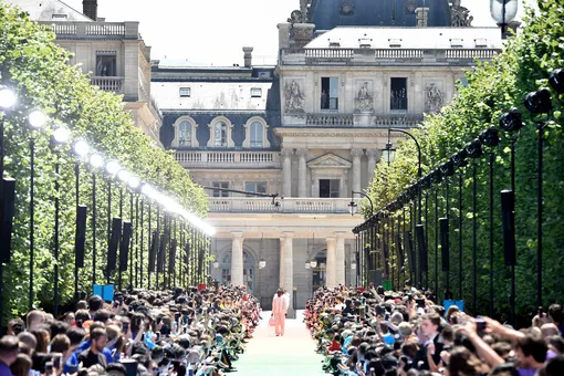 Показ мужской коллекции Louis Vuitton весна–лето 2019 Показ мужской коллекции Louis Vuitton весна-лето 2019
