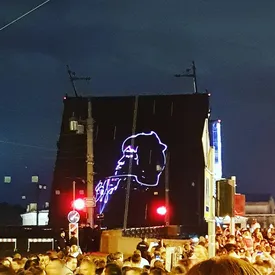 День памяти Виктора Цоя: в Петербурге впервые развели Дворцовый мост под песни группы «Кино» День памяти Виктора Цоя: в Петербурге впервые развели Дворцовый мост под песни группы «Кино»