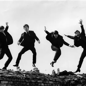 Фотографии с ранних гастролей The Beatles продали на аукционе за $357 тысяч Фотографии с ранних гастролей The Beatles продали на аукционе за $357 тысяч