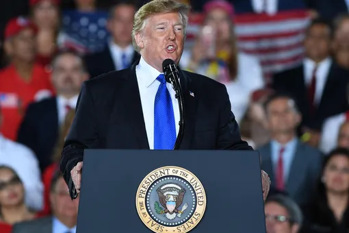 Сразу 16 штатов подали в суд на Дональда Трампа из-за его планов построить стену на границе с Мексикой Сразу 16 штатов подали в суд на Дональда Трампа из-за его планов построить стену на границе с Мексикой