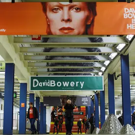 Станция имени Дэвида Боуи: необычный трибьют в нью-йоркском метро Станция имени Дэвида Боуи: необычный трибьют в нью-йоркском метро