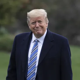 Дональд Трамп заявил, что СМИ использовали нейросети для создания фейковых фото, на которых он выглядит толстым