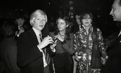 Энди Уорхол и Маргерит Литтман, 1980 Champagne Party Held in Honour of Andy Warhol at Regine's Nightclub, Kensington — 07 Feb 1980Champagne Party Held in Honour of Andy Warhol at Regine's Nightclub Kensington Andy Warhol and Marguerite LittmanКРЕДИТ