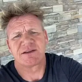 Главный ворчун от гастрономии теперь и в TikTok: посмотрите, как звездный повар Гордон Рамзи критикует всех в своих видео Главный ворчун от гастрономии теперь и в TikTok: посмотрите, как звездный повар Гордон Рамзи критикует всех в своих видео