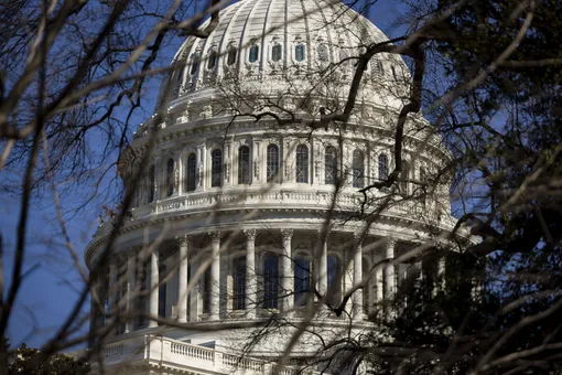 Правительство США приостановило работу впервые за 7 лет