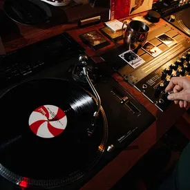 Слушаем ретро-сет от SLAVA MILK в FONOTECA Listening Bar
