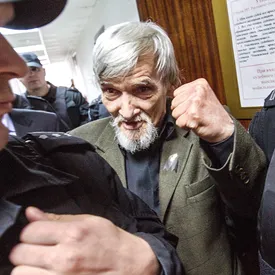 Суд приговорил историка Юрия Дмитриева к 3,5 года заключения. Он признан виновным в сексуальном насилии над дочерью