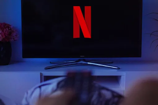 Netflix за год втрое увеличил свою выручку в России. Стриминговый сервис потеснил конкурентов и заработал более 3 миллиардов рублей Netflix за год втрое увеличил свою выручку в России. Стриминговый сервис потеснил конкурентов и заработал более 3 миллиардов рублей