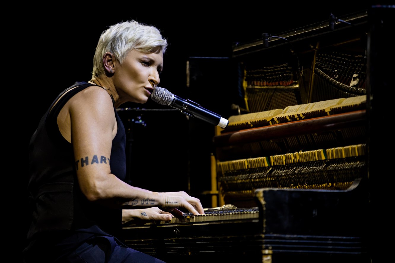 Арбенина барс. Арбенина барс. Книга дианы арбениной. Арбенина. Ночные снайперы солистка.