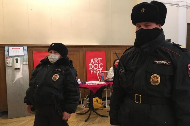 В Петербурге кинофестиваль «Артдокфест» отменили уже на двух площадках В Петербурге кинофестиваль «Артдокфест» отменили уже на двух площадках
