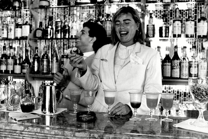 Actress Margaux Hemingway Behind The Bar At Harry's Bar In South Audley26 Jul 1984