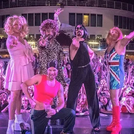 Backstreet Boys переоделись в Spice Girls и выступили под хиты герлз-бэнда Backstreet Boys переоделись в Spice Girls и выступили под хиты герлз-бэнда