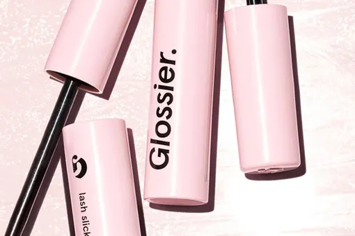 Косметический бренд Glossier пожертвует $500 тысяч организациям по борьбе с расизмом