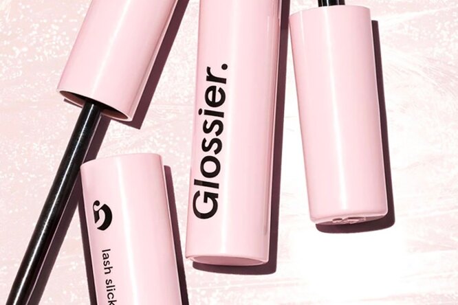 Косметический бренд Glossier пожертвует $500 тысяч организациям по борьбе с расизмом Косметический бренд Glossier пожертвует $500 тысяч организациям по борьбе с расизмом
