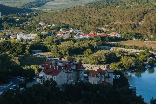 В Краснодарском крае будут штрафовать туристов, не прошедших вакцинацию. Максимальный штраф — 30 тысяч рублей