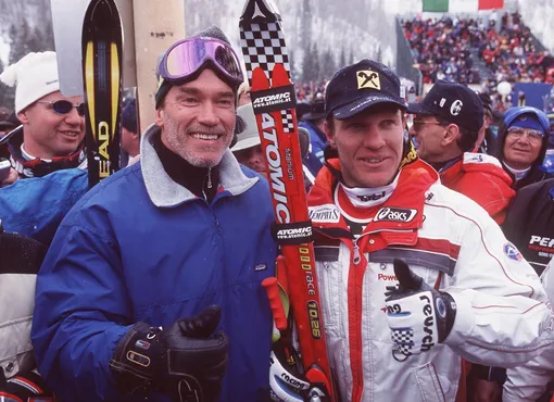 VAIL, UNITED STATES — FEBRUARY 06: WM 1999, Abfahrt/Maenner, Vail/USA; Arnold SCHWARZENEGGER und Hermann MAIER/AUT (Photo by Frank Peters/Bongarts/Getty Images)