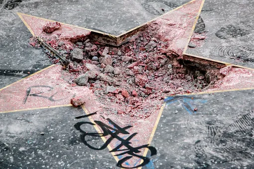 На голливудской Аллее славы уничтожили звезду Дональда Трампа