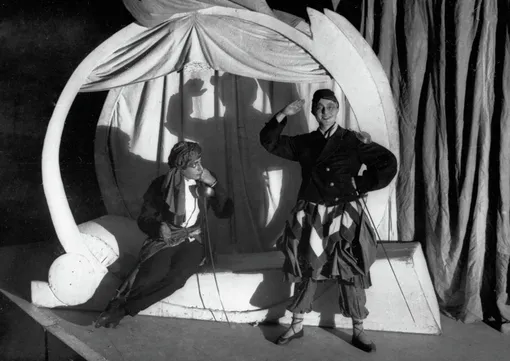 Сцена из спектакля К.Гоцци «Принцесса Турандот» в постановке Евгения Вахтангова, 1922 год.