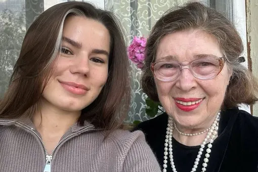 В Москве один из маникюрных салонов больше года бесплатно оказывает услуги пенсионерке, у которой нет денег на их оплату В Москве один из маникюрных салонов больше года бесплатно оказывает услуги пенсионерке, у которой нет денег на их оплату