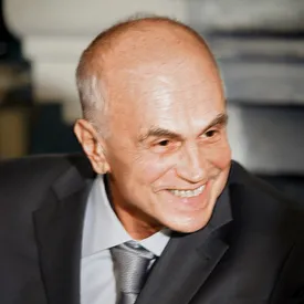 Умер актер Алексей Золотницкий. Он озвучивал героев Энтони Хопкинса и Роберта де Ниро