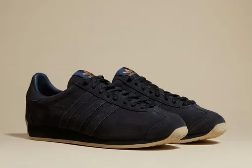 adidas и Khaite перевыпустили совместную коллекцию — это лаконичные замшевые кроссовки adidas и Khaite перевыпустили совместную коллекцию — это лаконичные замшевые кроссовки