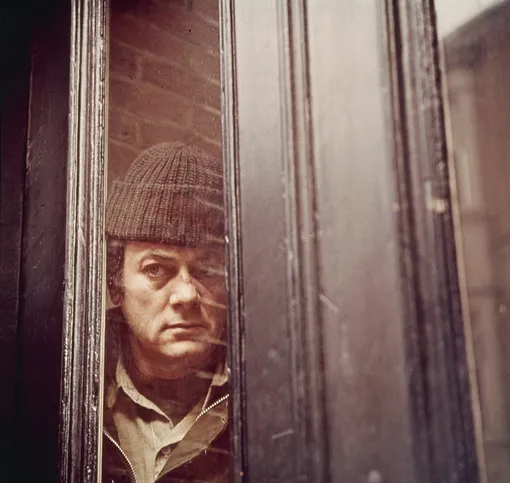 Тони Кертис в роли Альберта Де Сальво в фильме «Бостонский душитель» (1968).