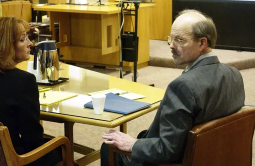 Деннис Рейдер в суде в первый день вынесения приговора, 17 августа 2005 года