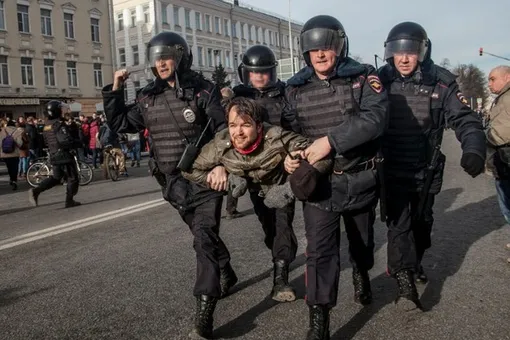 В Совфеде рассказали об уголовных делах против росгвардейцев, превысивших полномочия на московских митингах