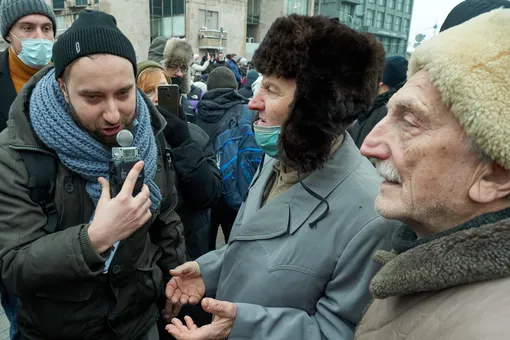 «Коммерсант»: СПЧ предложил обязать журналистов носить на митингах нагрудный номерной знак и QR-код