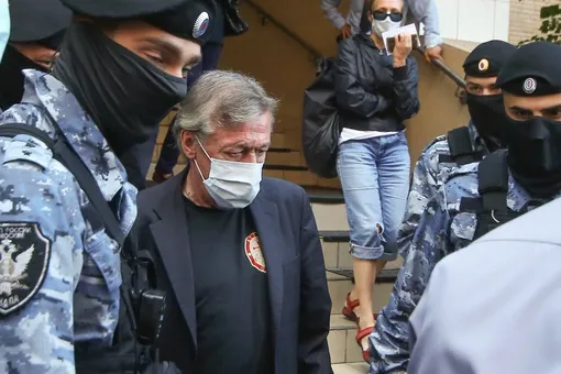 Врач: у Михаила Ефремова не было инсульта, его диагноз — «ишемические атаки» Врач: у Михаила Ефремова не было инсульта, его диагноз — «ишемические атаки»
