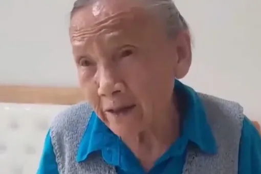 В Китае 92-летняя бабушка каждый день отжимается 200 раз и приседает 100 раз В Китае 92-летняя бабушка каждый день отжимается 200 раз и приседает 100 раз