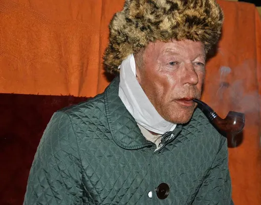 Автопортрет с отрезанным ухом и трубкой, Винсент Ван Гог