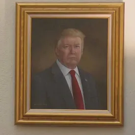 Трамп потребовал убрать его «искаженный» портрет из Капитолия в штате Колорадо Трамп потребовал убрать его «искаженный» портрет из Капитолия в штате Колорадо