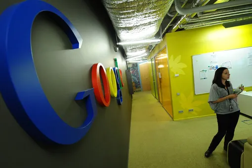 СМИ: в московский офис Google пришли судебные приставы для взыскания штрафов, но их «отправили» к руководству компании в США