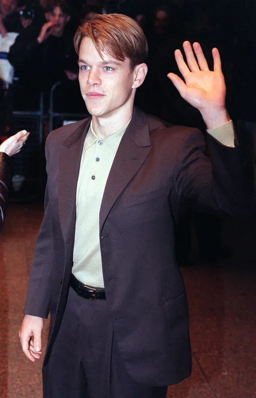 1998 Matt Damon star of «Rounders» arriving for the London Film Festival/American Express Mid-Term Gala at the Odeon West End, in London's Leicester Square this evening (Friday). Photo by Neil Munns/PA. (Photo by ) (Edited)