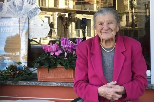 100-летняя итальянка большую часть жизни работает в собственном баре и не собирается бросать это дело 100-летняя итальянка большую часть жизни работает в собственном баре и не собирается бросать это дело