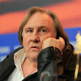 Жерар Депардье отказался от ордена Почетного легиона после обвинений в сексуальном насилии и домогательствах Жерар Депардье отказался от ордена Почетного легиона после обвинений в сексуальном насилии и домогательствах