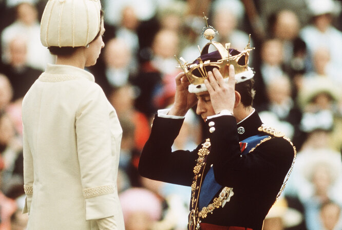 Принц Чарльз на церемонии коронации в качестве принца Уэльского, 1969