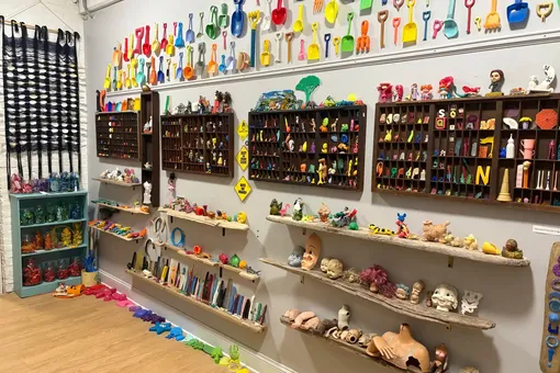 Посмотрите на самые интересные экспонаты музея потерянных вещей, которые когда-то выбросило море Посмотрите на самые интересные экспонаты музея потерянных вещей, которые когда-то выбросило море