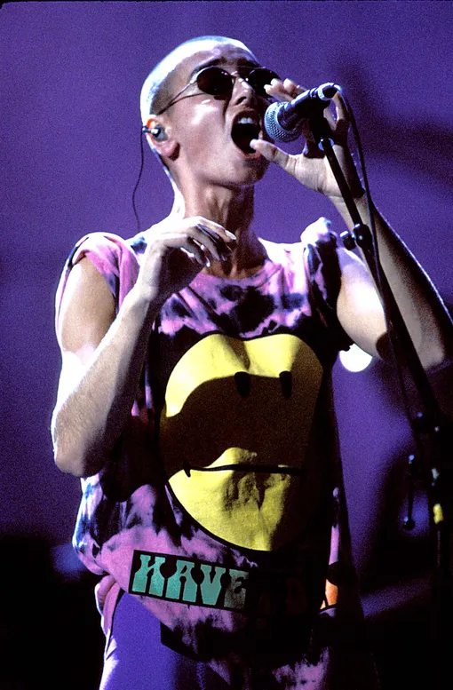 Шинейд О’Коннор выступает на MTV VMA 1991