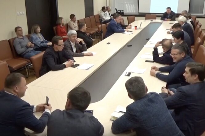 Депутаты гордумы Сарова бросались бумажками во время чтения доклада о «плачевном» состоянии ЖКХ Депутаты гордумы Сарова бросались бумажками во время чтения доклада о «плачевном» состоянии ЖКХ