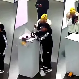 В Пекине мальчик случайно разбил золотую корону стоимостью почти $300 тысяч