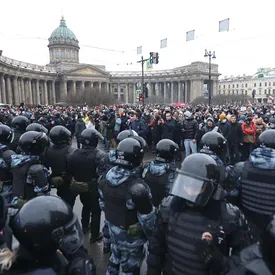 «Я православный человек, я прощаю всех»: петербурженка приняла извинения полицейского, который ударил ее ногой в живот