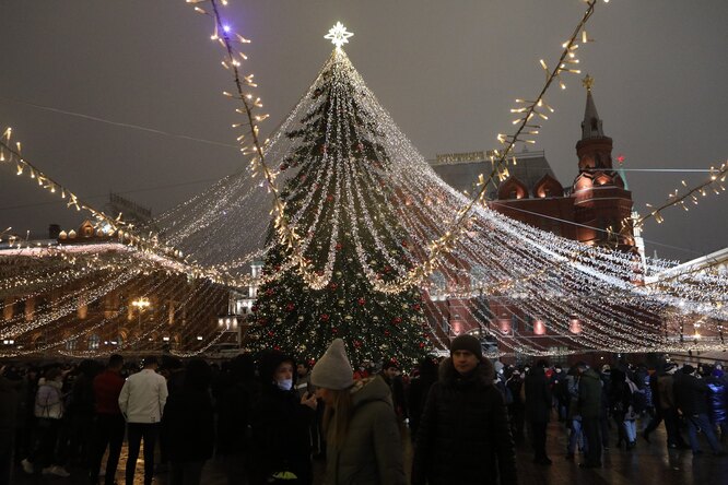 В 2022 году новогодние каникулы в России продлятся 10 дней. Последний день 2021 года будет выходным