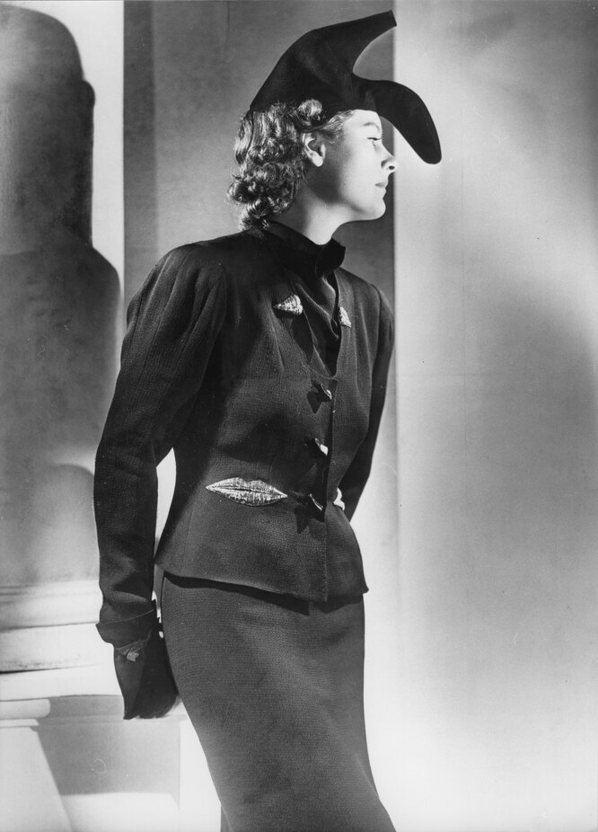 Образ Schiaparelli со шляпкой авторства Сальвадора Дали, 1937 Образ Schiaparelli со шляпкой авторства Сальвадора Дали, 1937