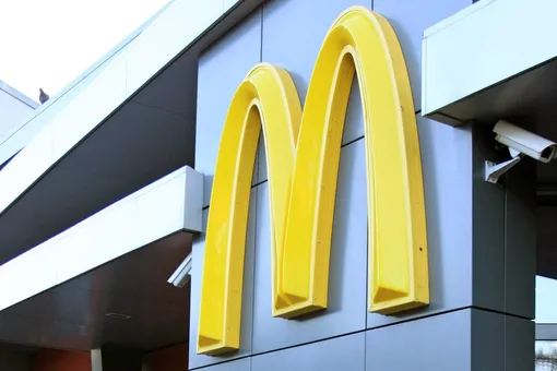 Журналист «Эха» в Петербурге заявил, что полицейские съели еду из McDonald's, переданную задержанным. В МВД это отрицают Журналист «Эха» в Петербурге заявил, что полицейские съели еду из McDonald's, переданную задержанным. В МВД это отрицают